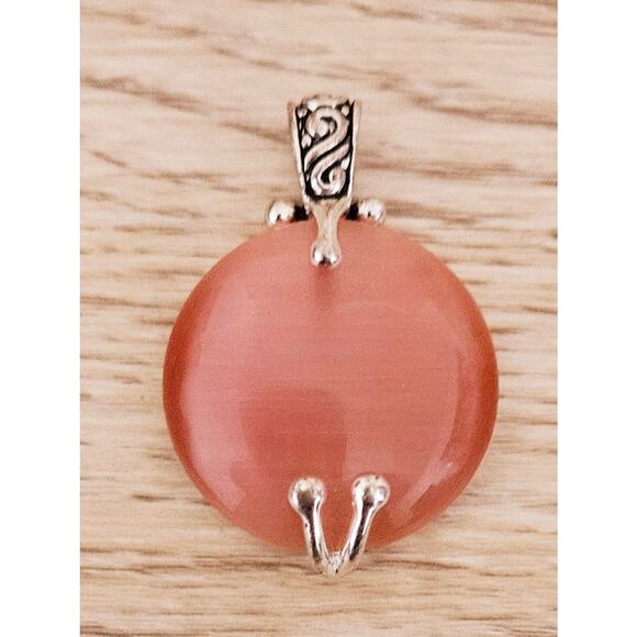 Vintage Pink Cats Eye Pendant Silver Tone Iridescent Stone Gem - Picture 1 of 3